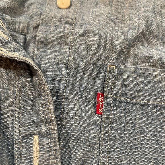 NWOT Levi’s boyfriend fit tank, Rosie the Riveter - Picture 3 of 4